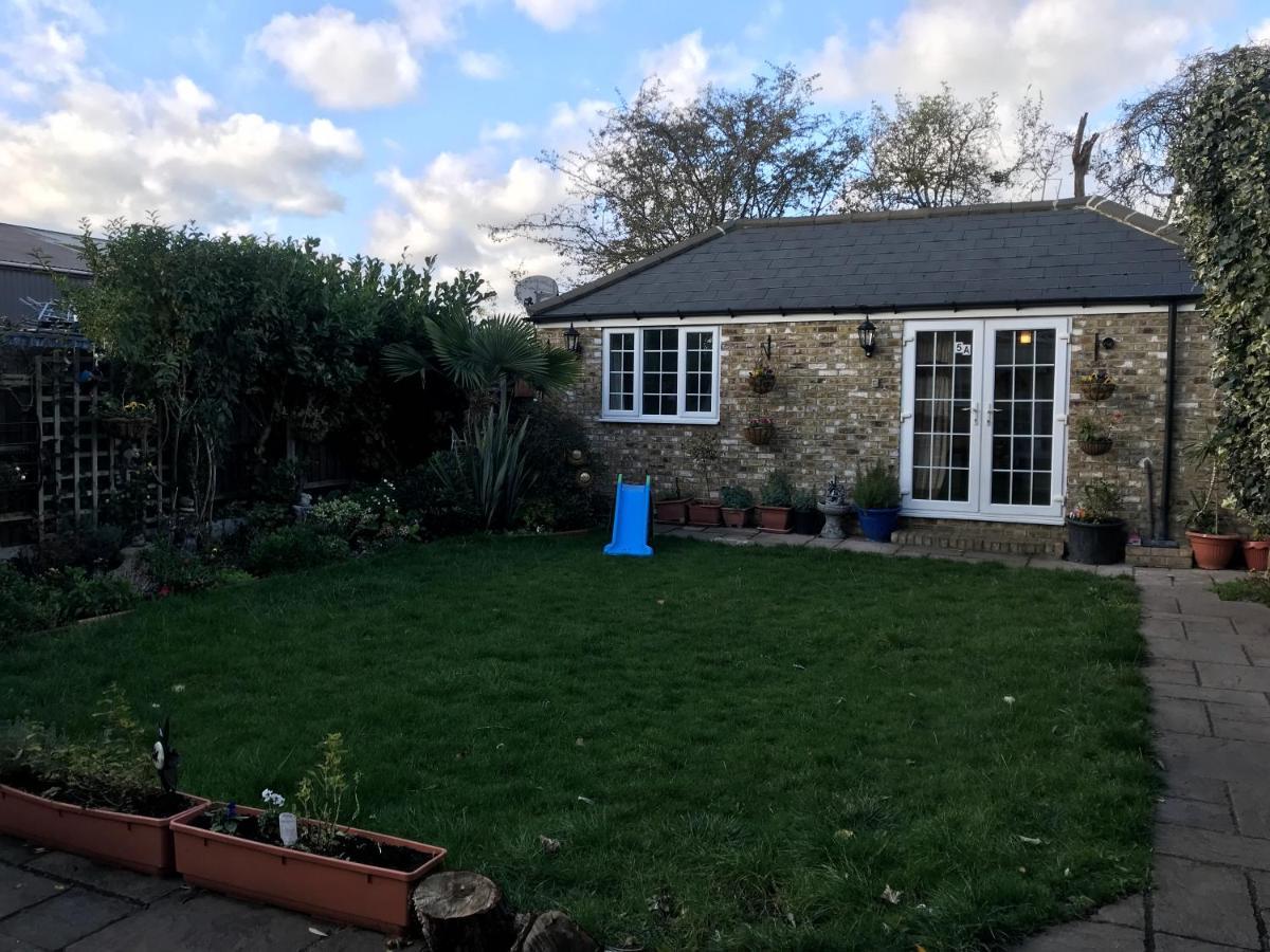 Cosy Cottage Annex In Fairlop Ilford Luaran gambar